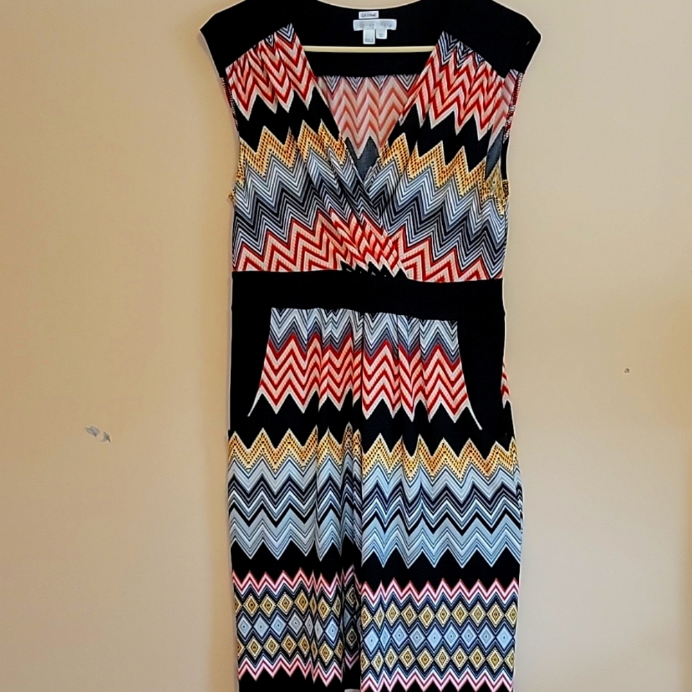 London Times Sleeveless Dress with a Chevron Pattern - Picture 2 of 9